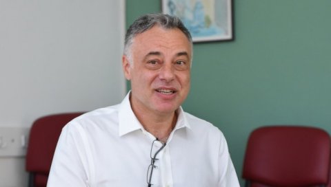 ДЕЛИЋЕМО БЕСПЛАТНЕ УЏБЕНИКЕ: Србин у САД добио рекордну одштету и најављује планове своје фондације ДЕЛИЋЕМО БЕСПЛАТНЕ УЏБЕНИКЕ: Србин у САД добио рекордну одштету и најављује планове своје фондације