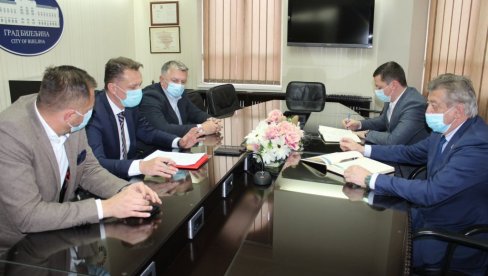 СТИЖЕ ИРБ: Кредити лакше доступни грађанима Бијељине СТИЖЕ ИРБ: Кредити лакше доступни грађанима Бијељине