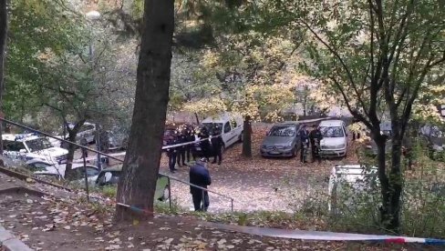ISPOVEST SVEDOKA UBISTVA U JERKOVIĆU: Mladić u crnoj jakni mu je prišao, upucao ga, stavio pištolj u torbu i pobegao! ISPOVEST SVEDOKA UBISTVA U JERKOVIĆU: Mladić u crnoj jakni mu je prišao, upucao ga, stavio pištolj u torbu i pobegao!
