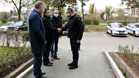 ВУЛИН ЧЕСТИТАО ГРАЂАНИМА ДАН ПРИМИРЈА: Преци су нама оставили обавезу да бринемо да Србија буде сигурна ВУЛИН ЧЕСТИТАО ГРАЂАНИМА ДАН ПРИМИРЈА: Преци су нама оставили обавезу да бринемо да Србија буде сигурна