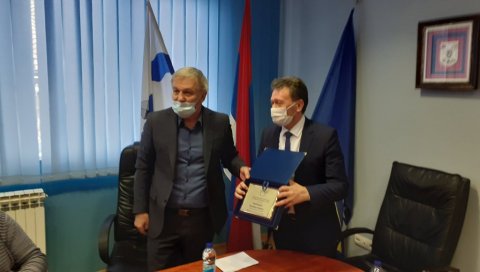 ДЕЛА УЗДАРЈЕ „ИСКОВАЛА“: Уручен орден Свети кнез начелнику Угљевика ДЕЛА УЗДАРЈЕ „ИСКОВАЛА“: Уручен орден Свети кнез начелнику Угљевика