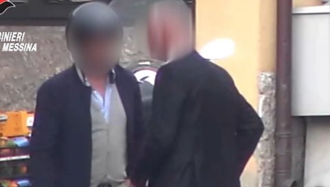 ПАЛИ МАФИЈАШИ СА СИЦИЛИЈЕ: Велика акција италијанске полиције, разбијен клан Гали у Месини (ВИДЕО) ПАЛИ МАФИЈАШИ СА СИЦИЛИЈЕ: Велика акција италијанске полиције, разбијен клан Гали у Месини (ВИДЕО)