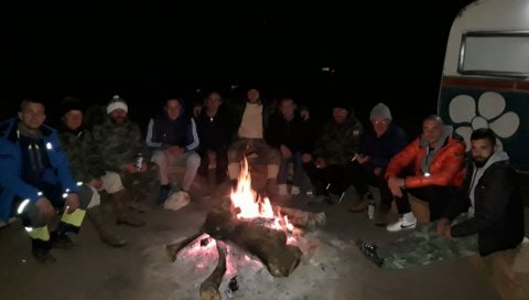 ВОЈНИЦИ ПРКОСЕ ЧУВАРИМА ПЛАНИНЕ: Доласци припадника Војске Црне Горе на Сињајевину унео немир међу грађане ВОЈНИЦИ ПРКОСЕ ЧУВАРИМА ПЛАНИНЕ: Доласци припадника Војске Црне Горе на Сињајевину унео немир међу грађане