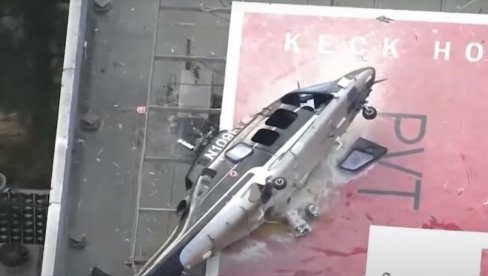 ХЕЛИКОПТЕР СЕ СРУШИО НА КРОВ БОЛНИЦЕ: Носили срце за трансплантацију, лекар одмах дотрчао по њега (ВИДЕО) ХЕЛИКОПТЕР СЕ СРУШИО НА КРОВ БОЛНИЦЕ: Носили срце за трансплантацију, лекар одмах дотрчао по њега (ВИДЕО)
