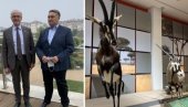 ОДУШЕВЉЕНИ АМБАСАДОР: Жан-Луј Фалкони препоручује Природњачки музеј у Свилајнцу ОДУШЕВЉЕНИ АМБАСАДОР: Жан-Луј Фалкони препоручује Природњачки музеј у Свилајнцу