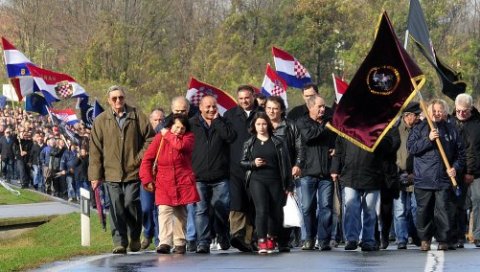 ЦРНОКОШУЉАШИ НА ЧЕЛУ, СРБИМА СПРЕЧЕН ДОЛАЗАК: Пред Колону сећања у Вуковару - Усташлуци и политизација важнији од жртава ЦРНОКОШУЉАШИ НА ЧЕЛУ, СРБИМА СПРЕЧЕН ДОЛАЗАК: Пред Колону сећања у Вуковару - Усташлуци и политизација важнији од жртава