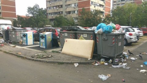 МНОГО ЉУДИ, АЛИ МАЛО КОНТЕЈНЕРА: Пријаве станара Јурија Гагарина Беоком сервису и Чистоћи МНОГО ЉУДИ, АЛИ МАЛО КОНТЕЈНЕРА: Пријаве станара Јурија Гагарина Беоком сервису и Чистоћи