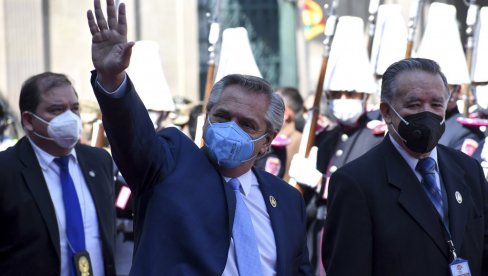BILI U KONTAKTU SA ZARAŽENIM ZVANIČNIKOM Predsednik Argentine i ministri u samoizolaciji BILI U KONTAKTU SA ZARAŽENIM ZVANIČNIKOM Predsednik Argentine i ministri u samoizolaciji