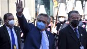 BILI U KONTAKTU SA ZARAŽENIM ZVANIČNIKOM Predsednik Argentine i ministri u samoizolaciji BILI U KONTAKTU SA ZARAŽENIM ZVANIČNIKOM Predsednik Argentine i ministri u samoizolaciji