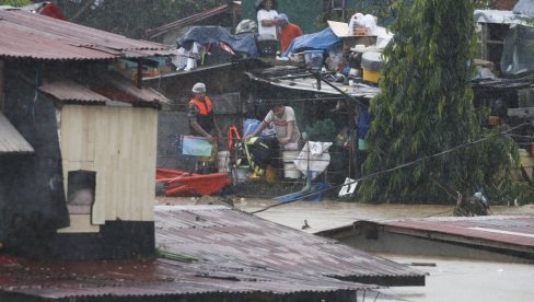 OLUJA OPUSTOŠILA FILIPINE: Najmanje 85 osoba poginulo, 45 nestalo u oluji Trami OLUJA OPUSTOŠILA FILIPINE: Najmanje 85 osoba poginulo, 45 nestalo u oluji Trami