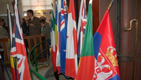 NA SRPSKOM VOJNIČKOM GROBLJU Srbi iz Pariza odali počast Soluncima NA SRPSKOM VOJNIČKOM GROBLJU Srbi iz Pariza odali počast Soluncima