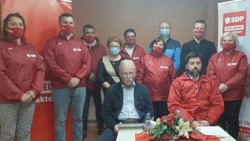 SKANDAL U BIH: Isplivao porno snimak predsednika FK Bratstvo i gradonačelnika Gračanice SKANDAL U BIH: Isplivao porno snimak predsednika FK Bratstvo i gradonačelnika Gračanice