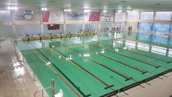 НА НЕОДРЕЂЕНО: Корона затворила градски базен у Зрењанину НА НЕОДРЕЂЕНО: Корона затворила градски базен у Зрењанину