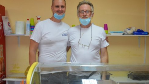 ЛИДЕРИ ДРУШТВЕНЕ ОДГОВОРНОСТИ: Награђена хуманитарна акција породице Смердов из Вршца ЛИДЕРИ ДРУШТВЕНЕ ОДГОВОРНОСТИ: Награђена хуманитарна акција породице Смердов из Вршца