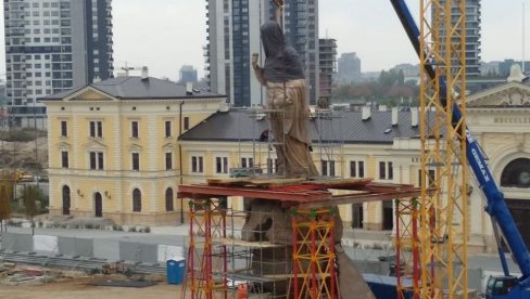 POSTAVLJEN SPOMENIK STEFANU NEMANJI: Veličanstvena statua se vidi u punoj visini, veliki Nemanjić postaje zaštitnik Beograda (FOTO) POSTAVLJEN SPOMENIK STEFANU NEMANJI: Veličanstvena statua se vidi u punoj visini, veliki Nemanjić postaje zaštitnik Beograda (FOTO)