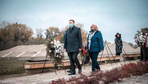 СЕЋАЊЕ НА ХЕРОЈЕ У БЕЗДАНУ: Обележена 76. година од Батинске битке СЕЋАЊЕ НА ХЕРОЈЕ У БЕЗДАНУ: Обележена 76. година од Батинске битке