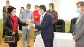 ДОДЕЉЕНИ ПОДСТИЦАЈИ У УГЉЕВИКУ: Помоћ привредницима и пољопривредницима ДОДЕЉЕНИ ПОДСТИЦАЈИ У УГЉЕВИКУ: Помоћ привредницима и пољопривредницима