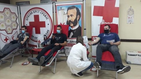 ХУМАНОСТ НЕ ПОСУСТАЈЕ У ПАРАЋИНУ: Одржана још једна успешна акција донирања крви ХУМАНОСТ НЕ ПОСУСТАЈЕ У ПАРАЋИНУ: Одржана још једна успешна акција донирања крви