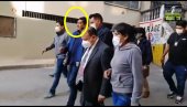 UHAPŠEN TOKOM UTAKMICE: Policija privela predsednika Fudbalskog saveza Bolivije (VIDEO) UHAPŠEN TOKOM UTAKMICE: Policija privela predsednika Fudbalskog saveza Bolivije (VIDEO)