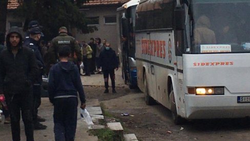ОКО 400 МИГРАНАТА ДИСЛОЦИРАНО НА ЈУГ: Акција града Сомбора, Комесаријата за миграције и полиције ОКО 400 МИГРАНАТА ДИСЛОЦИРАНО НА ЈУГ: Акција града Сомбора, Комесаријата за миграције и полиције