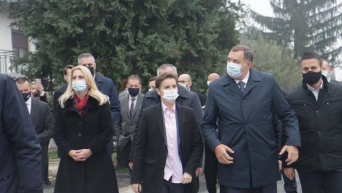 ЈАКА СРБИЈА ЗНАЧИ ЈАКУ РЕПУБЛИКУ СРПСКУ: Ана Брнабић у посети Бањалуци ЈАКА СРБИЈА ЗНАЧИ ЈАКУ РЕПУБЛИКУ СРПСКУ: Ана Брнабић у посети Бањалуци
