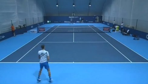PRŠTALO NA TRENINGU: Đoković i Nadal već izašli na teren O2 arene (VIDEO) PRŠTALO NA TRENINGU: Đoković i Nadal već izašli na teren O2 arene (VIDEO)