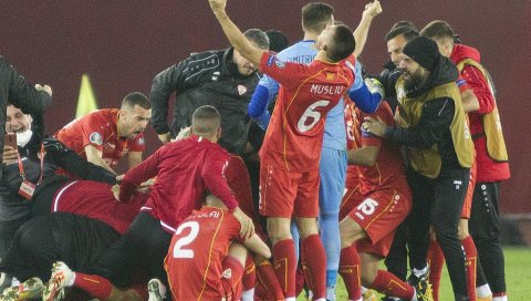 ЕУФОРИЈА У МАКЕДОНИЈИ – ПОВРАТАК ПРЕКО ПРИШТИНЕ: Тако је то када заједно играју Македонци, Албанци и Турци ЕУФОРИЈА У МАКЕДОНИЈИ – ПОВРАТАК ПРЕКО ПРИШТИНЕ: Тако је то када заједно играју Македонци, Албанци и Турци