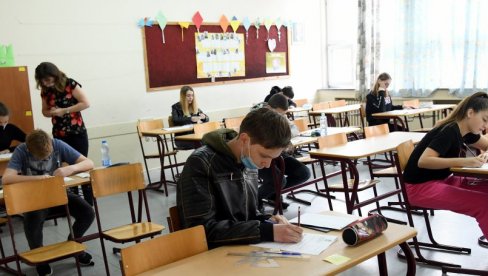 NA RASPUST OD SVETOG NIKOLE? Učenici u celoj Srbiji zimski predah imaće u isto vreme, pauza u nastavi mogla bi da bude produžena NA RASPUST OD SVETOG NIKOLE? Učenici u celoj Srbiji zimski predah imaće u isto vreme, pauza u nastavi mogla bi da bude produžena