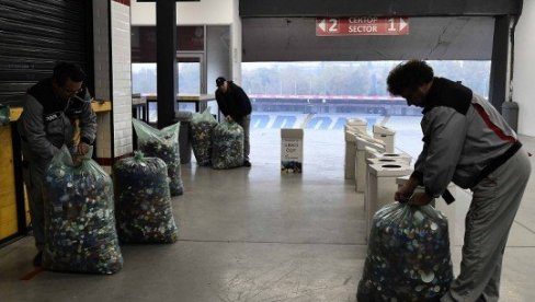 ХУМАНОСТ ЦРВЕНО-БЕЛИХ: Акција „Чеп за хендикеп“ успешно настављена на Маракани ХУМАНОСТ ЦРВЕНО-БЕЛИХ: Акција „Чеп за хендикеп“ успешно настављена на Маракани