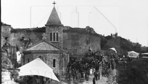 БЕОГРАДСКЕ ПРИЧЕ: Од аустријске барутане до Цркве Ружице, редови и гужве већ два века (ФОТО) БЕОГРАДСКЕ ПРИЧЕ: Од аустријске барутане до Цркве Ружице, редови и гужве већ два века (ФОТО)