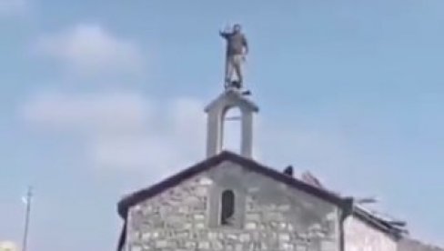 TUGA U KARABAHU: Azerski vojnik sa vrha hrišćanske svetinje viče Alahu akbar (VIDEO) TUGA U KARABAHU: Azerski vojnik sa vrha hrišćanske svetinje viče Alahu akbar (VIDEO)
