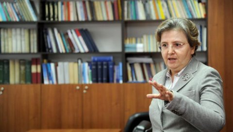 СОФИЈА ПРВА НА УДАРУ ЗАГОРКЕ ДОЛОВАЦ: Новинарка портала Васељенска добила позив за саслушање СОФИЈА ПРВА НА УДАРУ ЗАГОРКЕ ДОЛОВАЦ: Новинарка портала Васељенска добила позив за саслушање