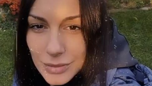 SLOBODIN RAJ U ČORTANOVCIMA: Glumica uživa u vikendici, a evo ko joj donosi osmeh na lice (FOTO) SLOBODIN RAJ U ČORTANOVCIMA: Glumica uživa u vikendici, a evo ko joj donosi osmeh na lice (FOTO)