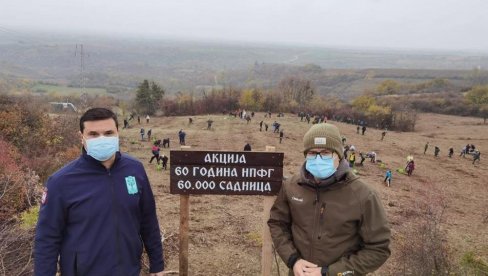 ВУЧЕВИЋ УЧЕСТВОВАО У ПОШУМЉАВАЊУ: Садњом 60.000 садница показаћемо колики смо заљубљеници у Фрушку Гору! (ФОТО) ВУЧЕВИЋ УЧЕСТВОВАО У ПОШУМЉАВАЊУ: Садњом 60.000 садница показаћемо колики смо заљубљеници у Фрушку Гору! (ФОТО)