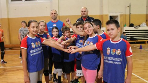РАЗВОЈ ДЕЦЕ КРОЗ СПОРТ: Савез за предшколски спорт приближава спорт најмлађима РАЗВОЈ ДЕЦЕ КРОЗ СПОРТ: Савез за предшколски спорт приближава спорт најмлађима