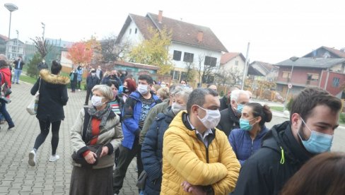 VELIKA IZLAZNOST NA IZBORIMA U BiH: Do 11 časova glasalo 14,8 posto - u Federaciji 13, u Srpskoj 18 VELIKA IZLAZNOST NA IZBORIMA U BiH: Do 11 časova glasalo 14,8 posto - u Federaciji 13, u Srpskoj 18