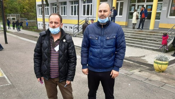 СРБИ У ФЕДЕРАЦИЈИ БиХ НЕПОЖЕЉНИ И НА ИЗБОРИМА: Скандал на бирачком месту, полиција брутално избацила српске посматраче СРБИ У ФЕДЕРАЦИЈИ БиХ НЕПОЖЕЉНИ И НА ИЗБОРИМА: Скандал на бирачком месту, полиција брутално избацила српске посматраче
