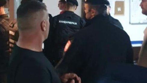 ДНС ПАЛЕ САОПШТИО УЗНЕМИРУЈУЋЕ ВЕСТИ: Изборни штаб нам је под окупацијом, хапсе нам активисте ДНС ПАЛЕ САОПШТИО УЗНЕМИРУЈУЋЕ ВЕСТИ: Изборни штаб нам је под окупацијом, хапсе нам активисте