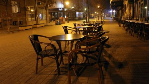 КАТАНАЦ НА РАДЊЕ И КЛУБОВЕ У 21 САТ: Од сутра нове мере Владе у борби против ковида, премијерка Ана Брнабић најавила до 1. децембра КАТАНАЦ НА РАДЊЕ И КЛУБОВЕ У 21 САТ: Од сутра нове мере Владе у борби против ковида, премијерка Ана Брнабић најавила до 1. децембра