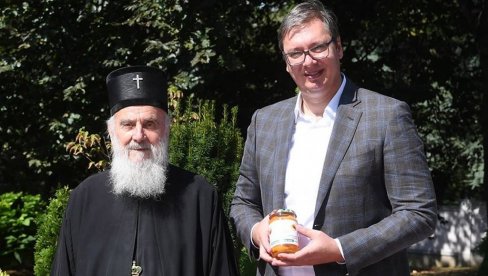 ВУЧИЋ: Молимо се Богу за патријарха Иринеја ВУЧИЋ: Молимо се Богу за патријарха Иринеја