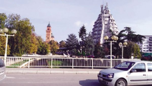 НА ЦРНИЦИ 7 НОВИХ МОСТОВА: Швајцарска Параћину донирала 3,5 милиона евра за унапређење одбране од поплава и обнову школа НА ЦРНИЦИ 7 НОВИХ МОСТОВА: Швајцарска Параћину донирала 3,5 милиона евра за унапређење одбране од поплава и обнову школа