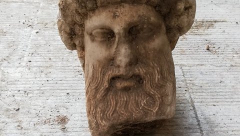 ВЕЛИКО ИЗНЕНАЂЕЊЕ ЗА РАДНИКЕ: Биста бога Хермеса пронађена у канализацији ВЕЛИКО ИЗНЕНАЂЕЊЕ ЗА РАДНИКЕ: Биста бога Хермеса пронађена у канализацији