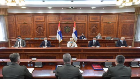 НАСТАВЉА СЕ САГА ЗОРАНЕ И ДИРЕКТОРА Михајловићева: Дукић ради мимо закона. Није насео на Бајатовићеву видео-сачекушу НАСТАВЉА СЕ САГА ЗОРАНЕ И ДИРЕКТОРА Михајловићева: Дукић ради мимо закона. Није насео на Бајатовићеву видео-сачекушу