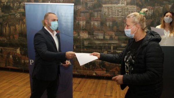 ПОМОЋ ИЗБЕГЛИЦАМА СА КИМ: Општина Раковица обезбедила бесповратна новчана средства ПОМОЋ ИЗБЕГЛИЦАМА СА КИМ: Општина Раковица обезбедила бесповратна новчана средства