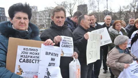 ПОТРАГА ЗА 684 БЕБЕ: Истекао рок за предлоге да се утврди статус деце за коју се сумња да су отета ПОТРАГА ЗА 684 БЕБЕ: Истекао рок за предлоге да се утврди статус деце за коју се сумња да су отета
