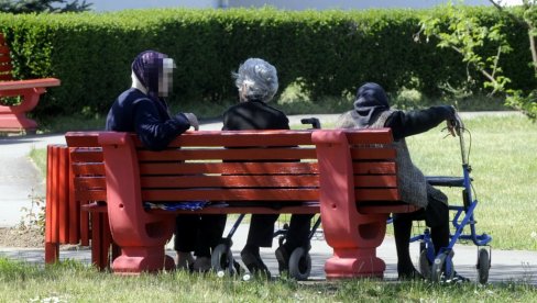 PREPOLOVLJEN PRIJEM STARIH: Sve manje ljudi odlučuje se za smeštaj u gerontološke centre u uslovima epidemije PREPOLOVLJEN PRIJEM STARIH: Sve manje ljudi odlučuje se za smeštaj u gerontološke centre u uslovima epidemije