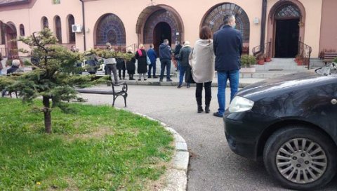 РЕПЧИЋ ИСПРАЋЕН УЗ МОЖДА СПАВА: Сахрањен син легендарног фудбалера Црвене звезде (ФОТО) РЕПЧИЋ ИСПРАЋЕН УЗ МОЖДА СПАВА: Сахрањен син легендарног фудбалера Црвене звезде (ФОТО)