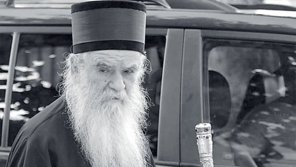 ТРИ ЖЕЉЕ СТАРОГ МИТРОПОЛИТА: Није презао ни да се дохвати ашова како би скинуо покров небриге над светињама ТРИ ЖЕЉЕ СТАРОГ МИТРОПОЛИТА: Није презао ни да се дохвати ашова како би скинуо покров небриге над светињама