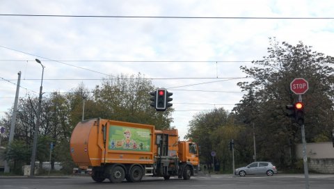 СЕМАФОР ПОНОВО РАДИ: Надлежни реаговали на писање “Новости” о сигнализацији на раскрсници Мије Ковачевића и Чарлија Чаплина СЕМАФОР ПОНОВО РАДИ: Надлежни реаговали на писање “Новости” о сигнализацији на раскрсници Мије Ковачевића и Чарлија Чаплина