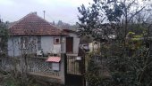PRVE SLIKE SA MESTA ZLOČINA Sara (22) nađena mrtva sa povredama po telu PRVE SLIKE SA MESTA ZLOČINA Sara (22) nađena mrtva sa povredama po telu